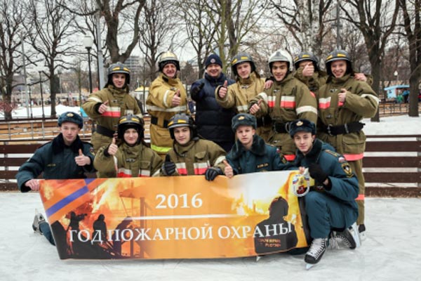Столичные огнеборцы приняли участие в ледовом флешмобе