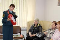 Посетителям ЦСО напомнили о пожарной безопасности в осенне-зимний период