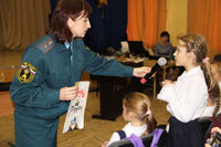 Учим учащихся правильно действовать во время пожара