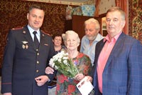 Сотрудники полиции Западного округа поздравили с Днем Победы участницу Великой Отечественной войны