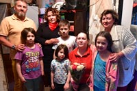 В рамках акции «Помоги пойти учиться» полицейские ЗАО и общественники посетили многодетную семью