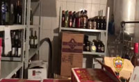 Сотрудниками полиции пресечена деятельность организованной группы, участники которой подозреваются в реализации поддельного алкоголя в особо крупном размере