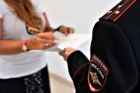 Полицейские обращаются к гражданам Западного округа в ходе мониторинга общественного мнения
