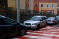 Припаркованные машины мешают проезду пожарных