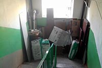 Захламленный подъезд затруднит спасение!